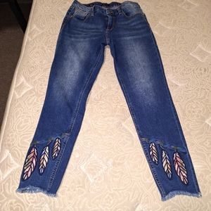 Miss Me ankle skinny jeans in a size 29 with embroidered feathers on the legs.